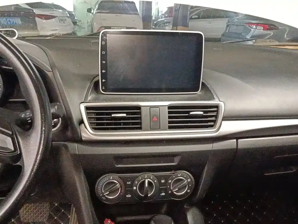 Mazda 3 Axela 2017 — фото 13