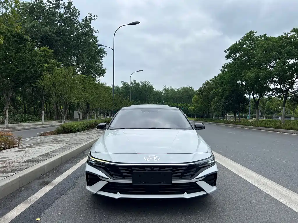Hyundai Elantra 2023 — фото 2