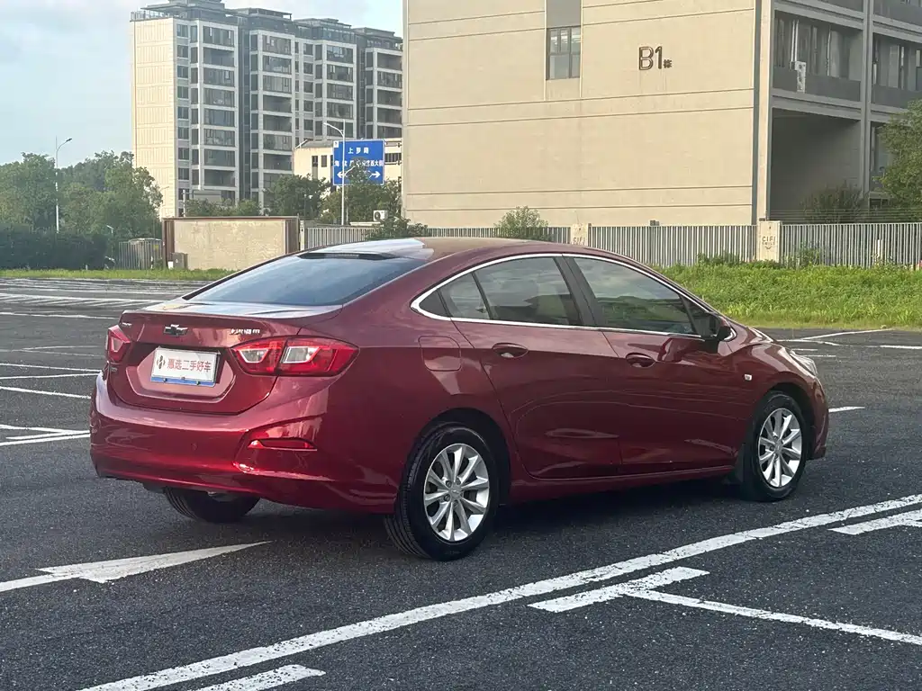 Chevrolet Cruze 2018 — фото 10