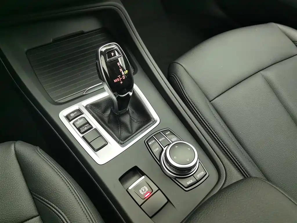 BMW 1 Series 2022 — фото 13