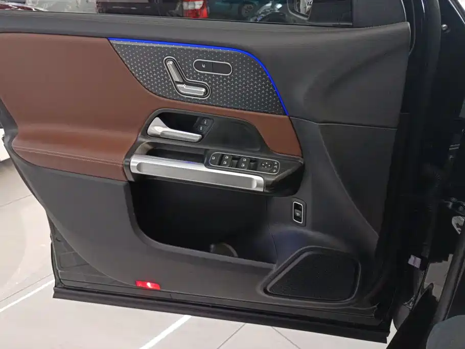 Mercedes-Benz GLB 2025