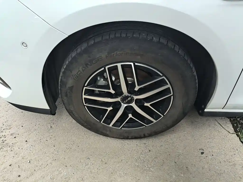 BYD Seal 05 DM-i 2025 — фото 23