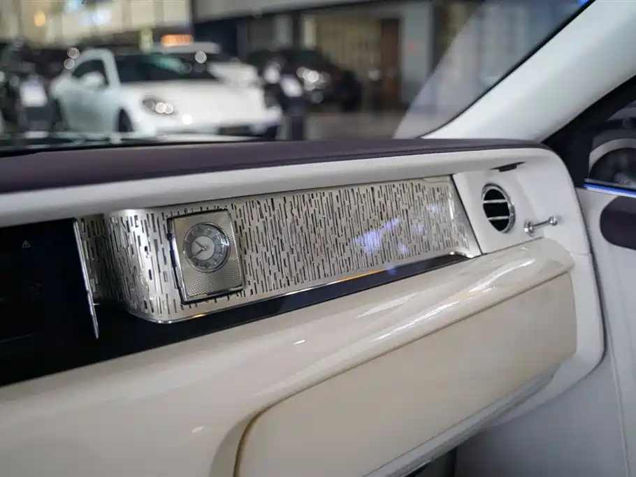 Rolls-Royce Phantom 2019 — фото 24