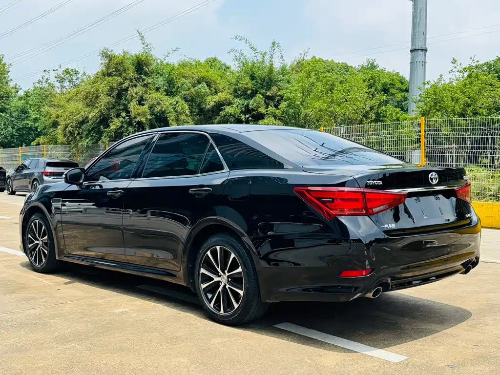 Toyota Crown 2018 — фото 16
