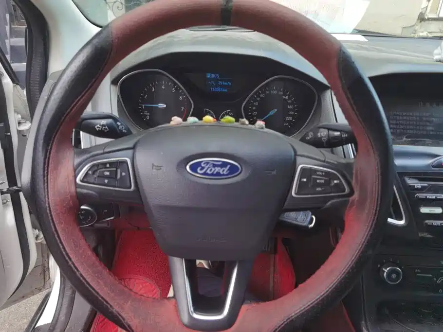 Ford Focus 2018 — фото 15