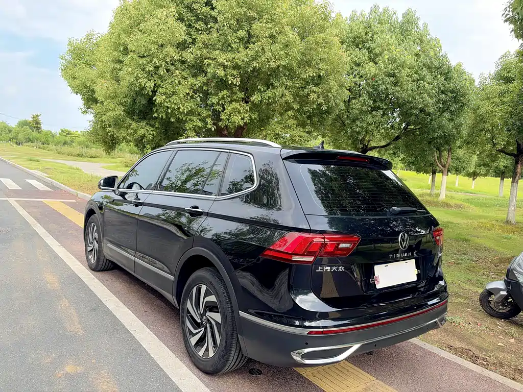 Volkswagen Tiguan L 2023 — фото 6