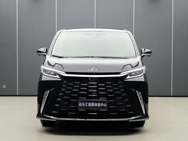 Lexus LM 2026