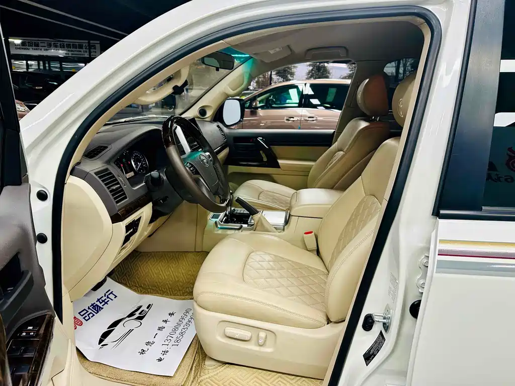Toyota Land Cruiser 2020 — фото 6