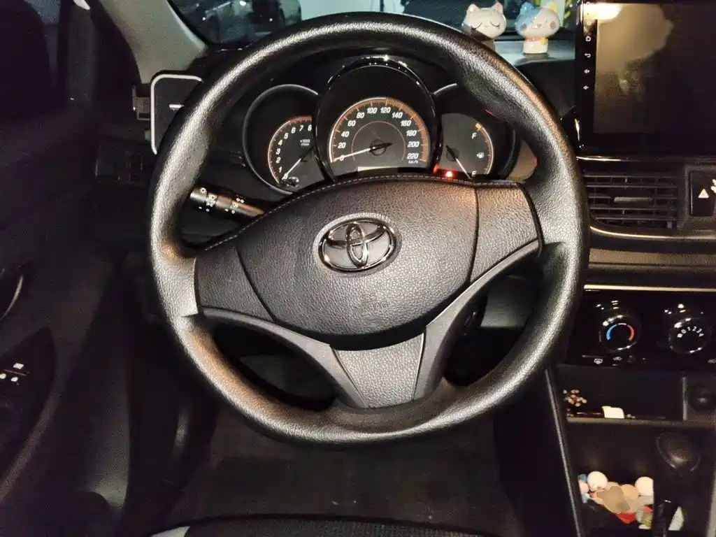 Toyota Yaris L 2021 — фото 3
