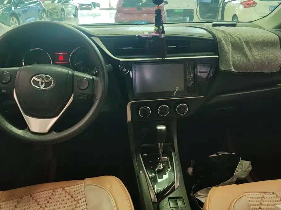 Toyota Corolla 2018 — фото 12