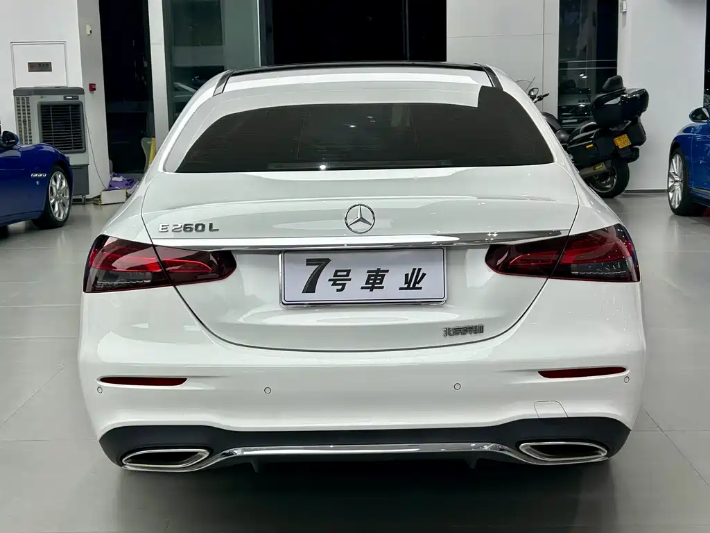 Mercedes-Benz E-Class 2022 — фото 18