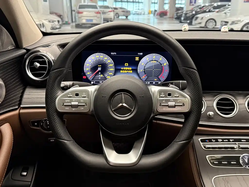 Mercedes-Benz E-Class 2019 — фото 15