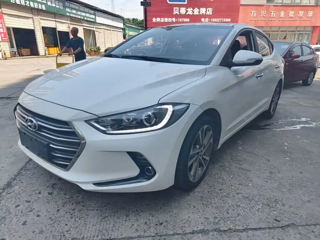 Hyundai Elantra 2018 — фото 2