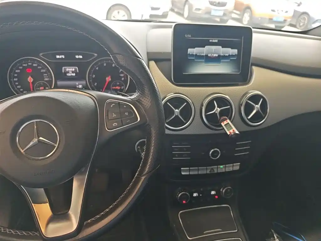 Mercedes-Benz B-Class 2015 — фото 10