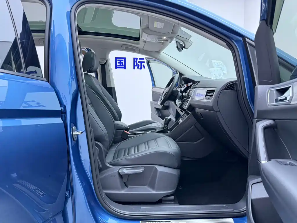 Volkswagen Touran 2023 — фото 14