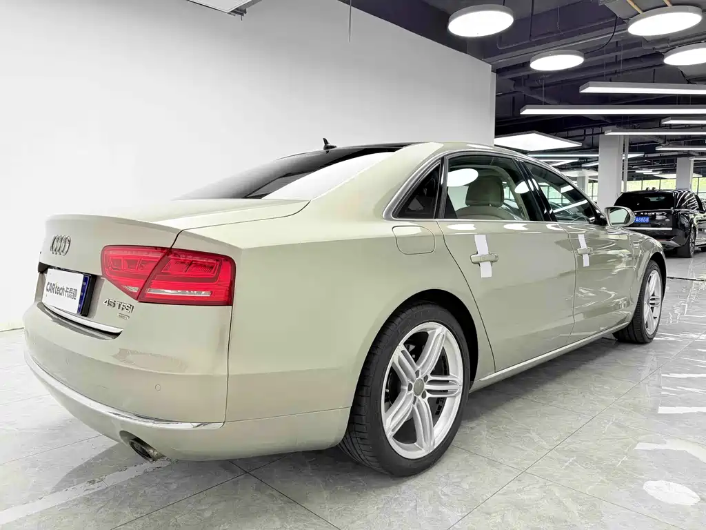 Audi A8 2014 — фото 6