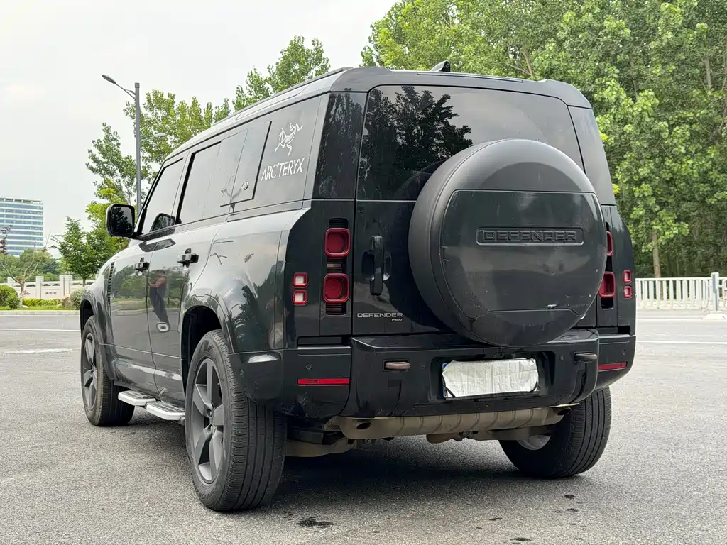 Land Rover Defender 2022 — фото 17
