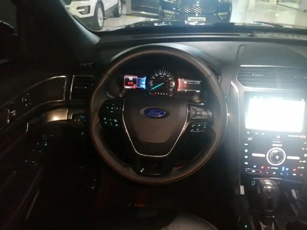 Ford Explorer 2018 — фото 11