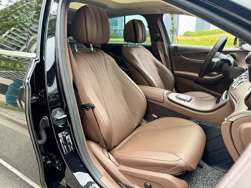 Mercedes-Benz E-Class 2023 — фото 13