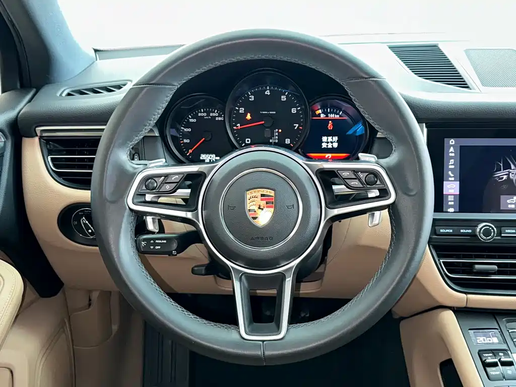 Porsche Macan 2018 — фото 18