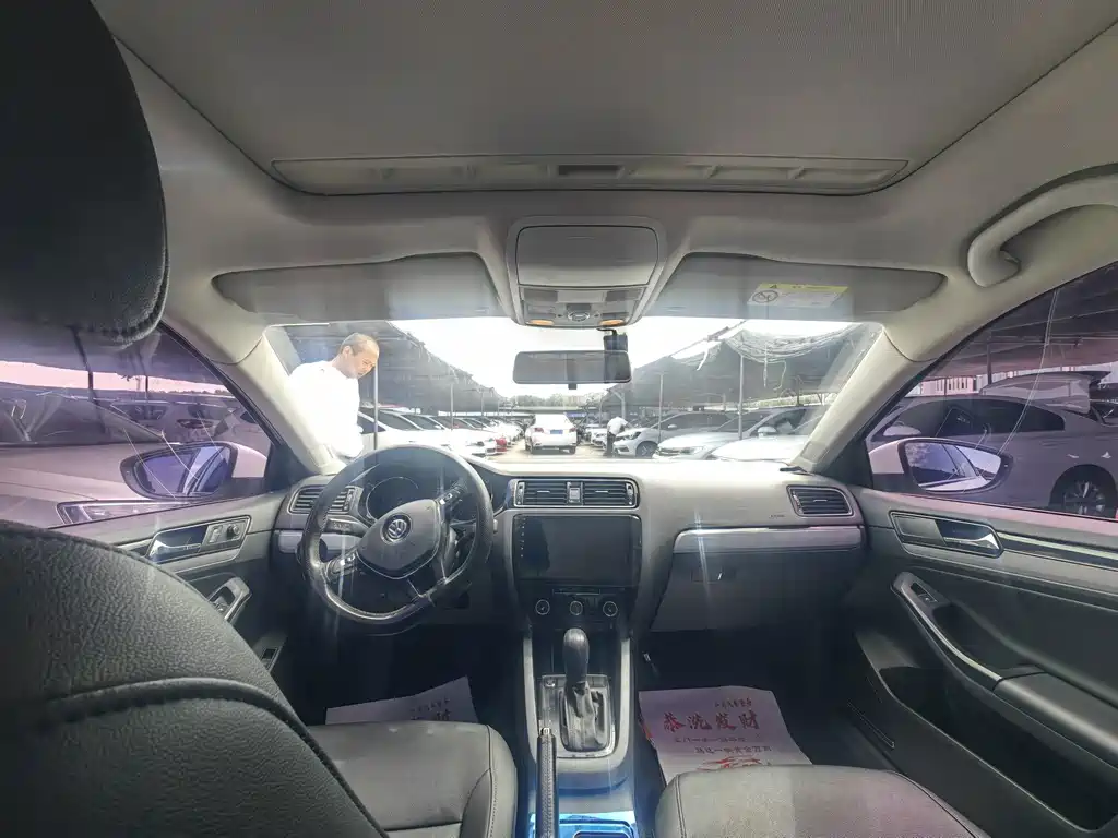 Volkswagen Sagitar 2019