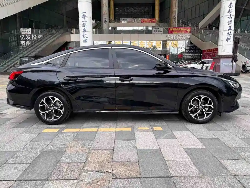 MG MG5 2021