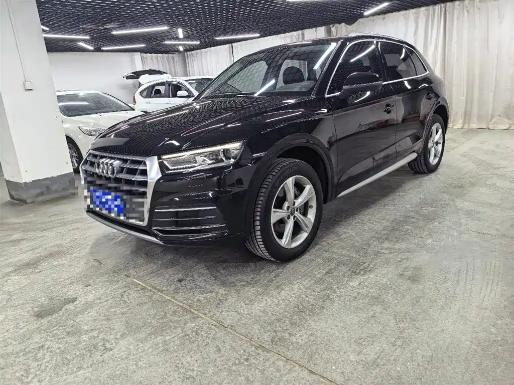 Audi Q5L 2019 — фото 1
