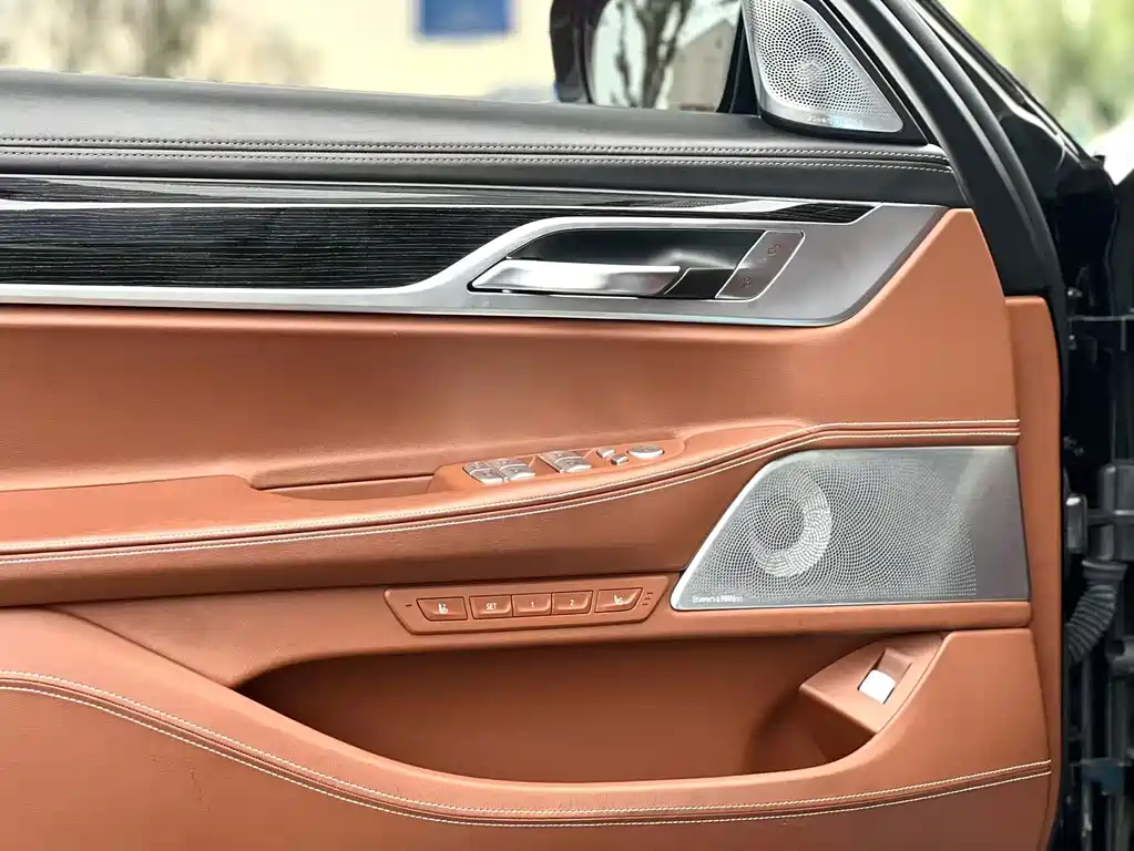 BMW 7 Series 2019 — фото 16