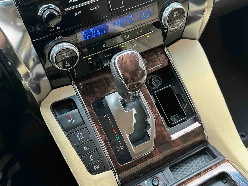Toyota Alphard 2020 — фото 20