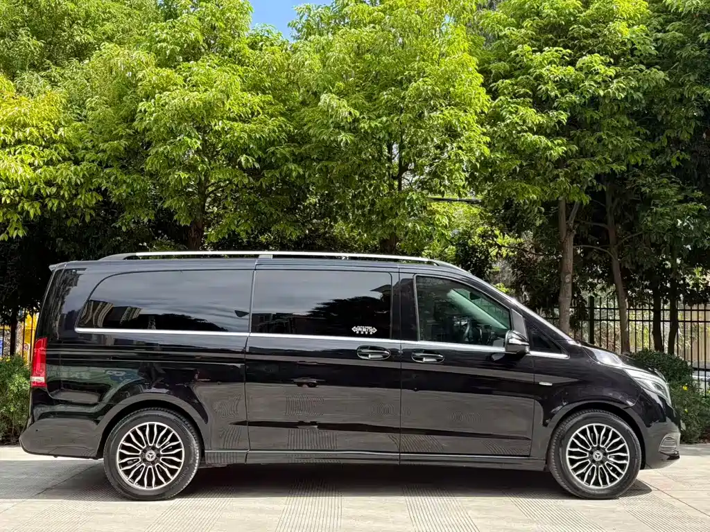 Mercedes-Benz V-Class 2019 — фото 23