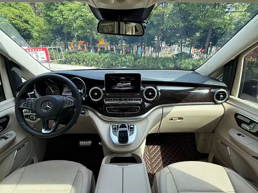 Mercedes-Benz V-Class 2019 — фото 28
