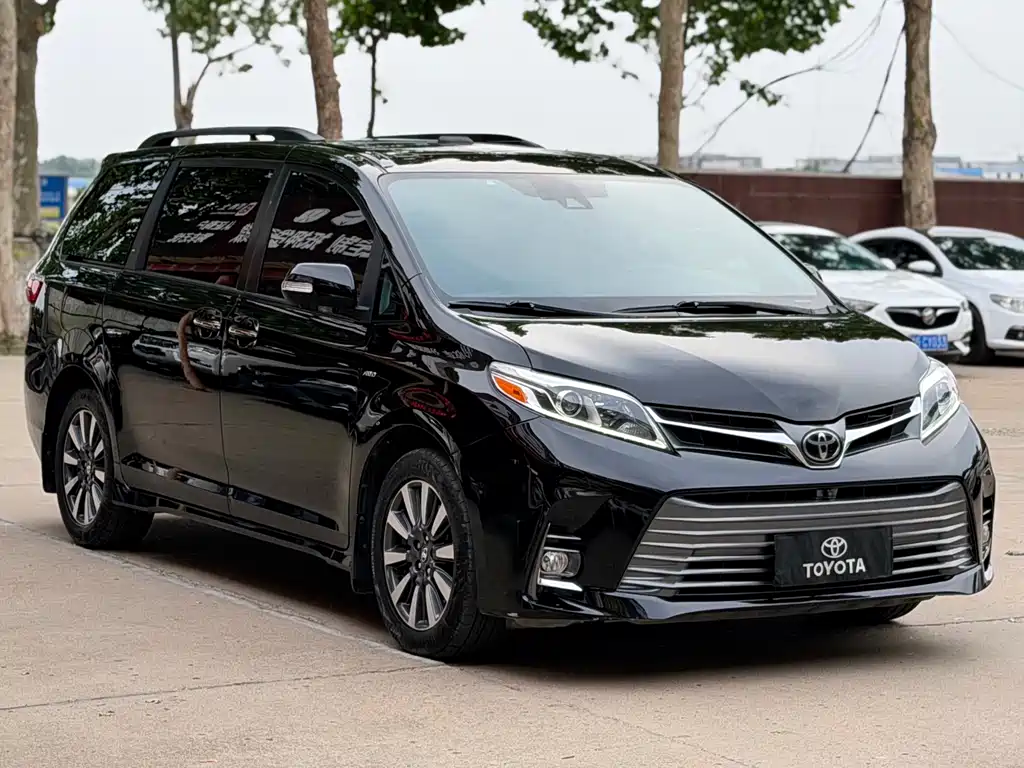 Toyota Sienna 2018 — фото 3