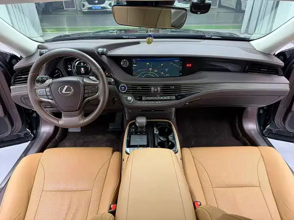 Lexus LS 2020