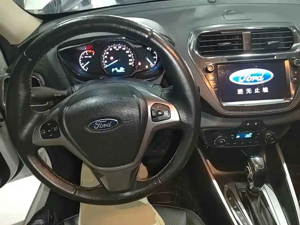 Ford Escort 2019 — фото 10