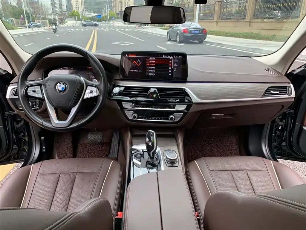BMW 5 Series 2023 — фото 10