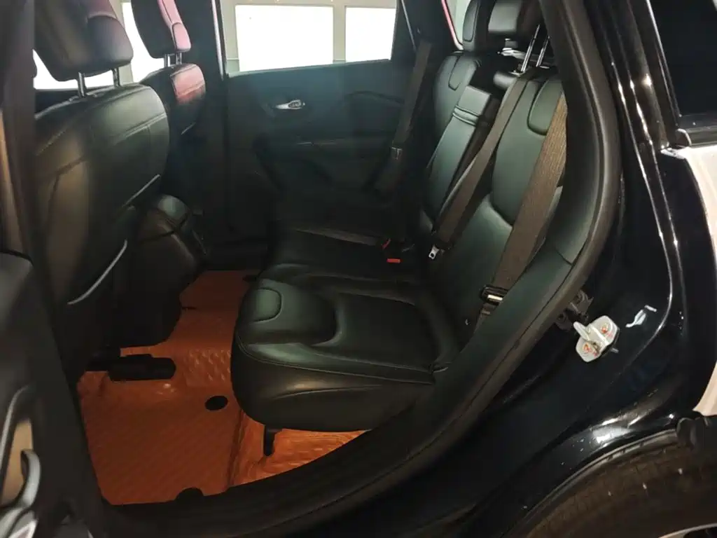 Jeep Cherokee 2017 — фото 17