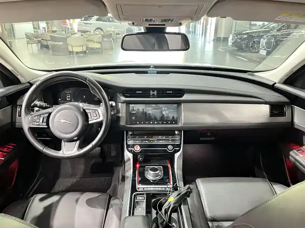 Jaguar XFL 2020