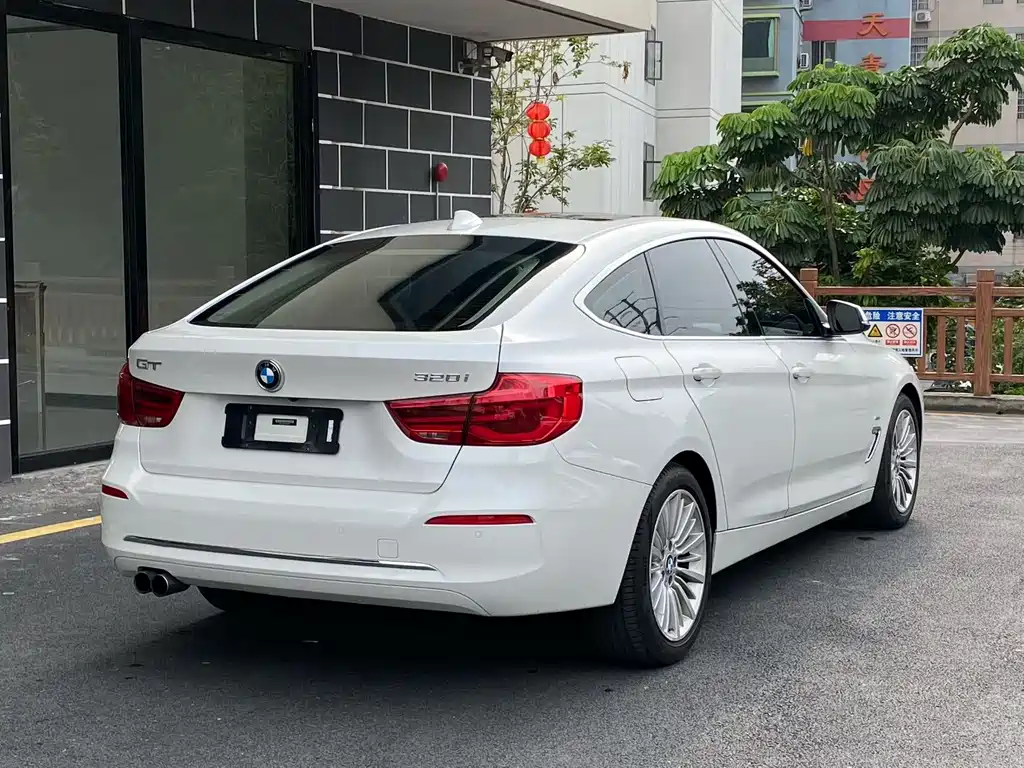 BMW 3 Series GT 2017 — фото 9