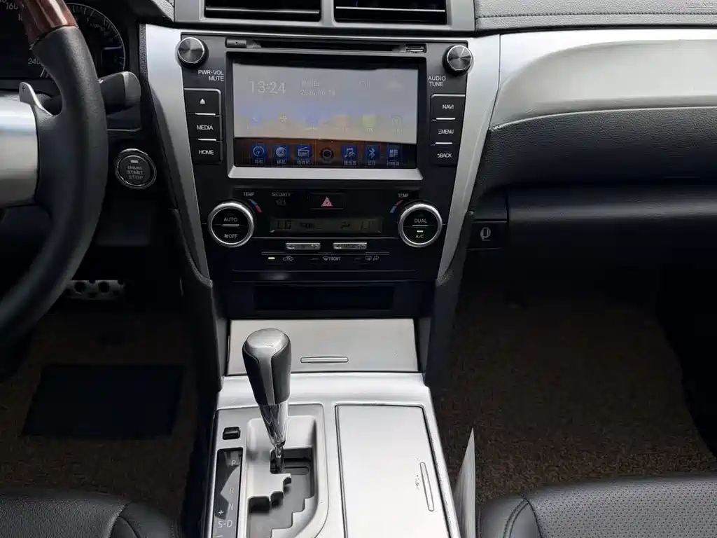 Toyota Camry 2014 — фото 10
