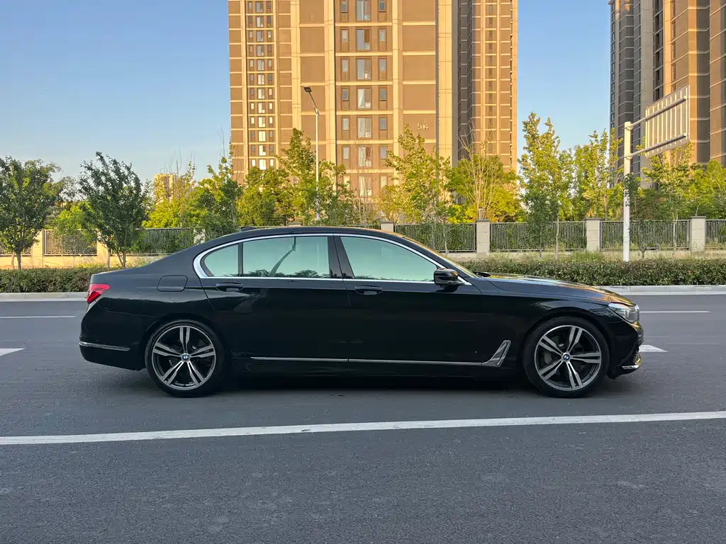 BMW 7 Series 2017 — фото 15