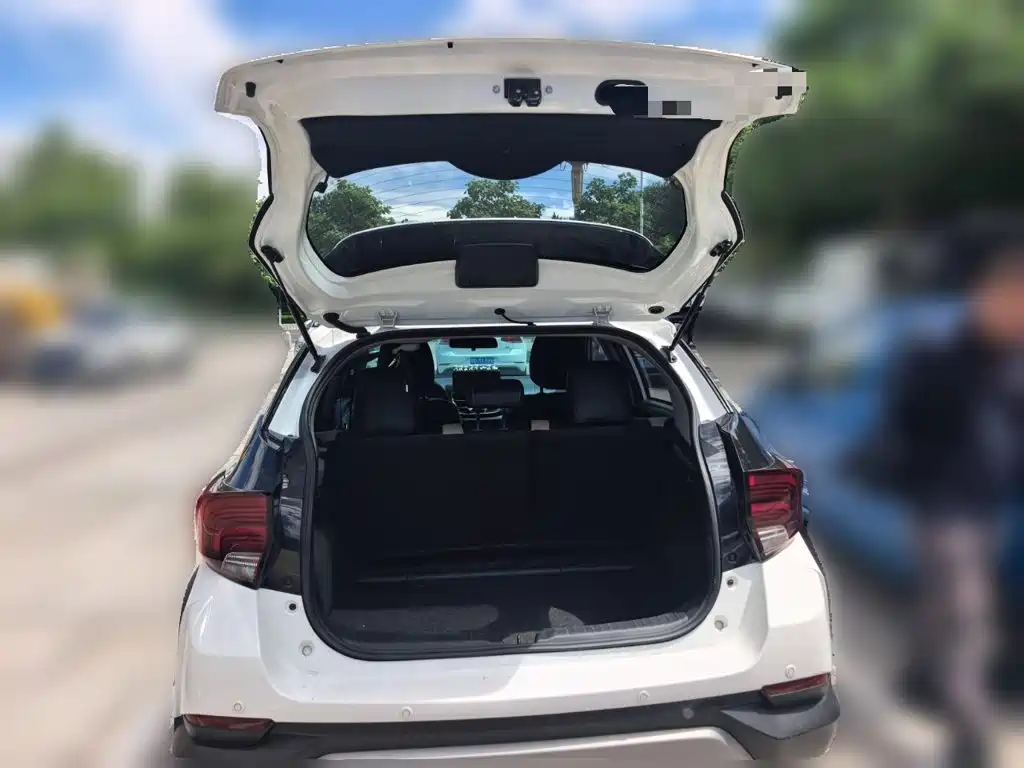 Toyota Yaris L 2021 — фото 16