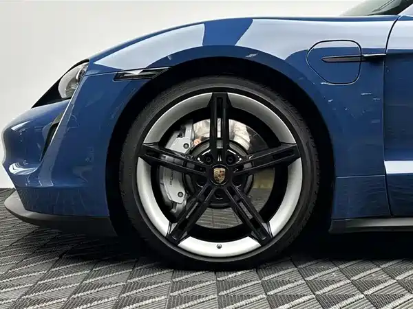 Porsche Taycan 2023