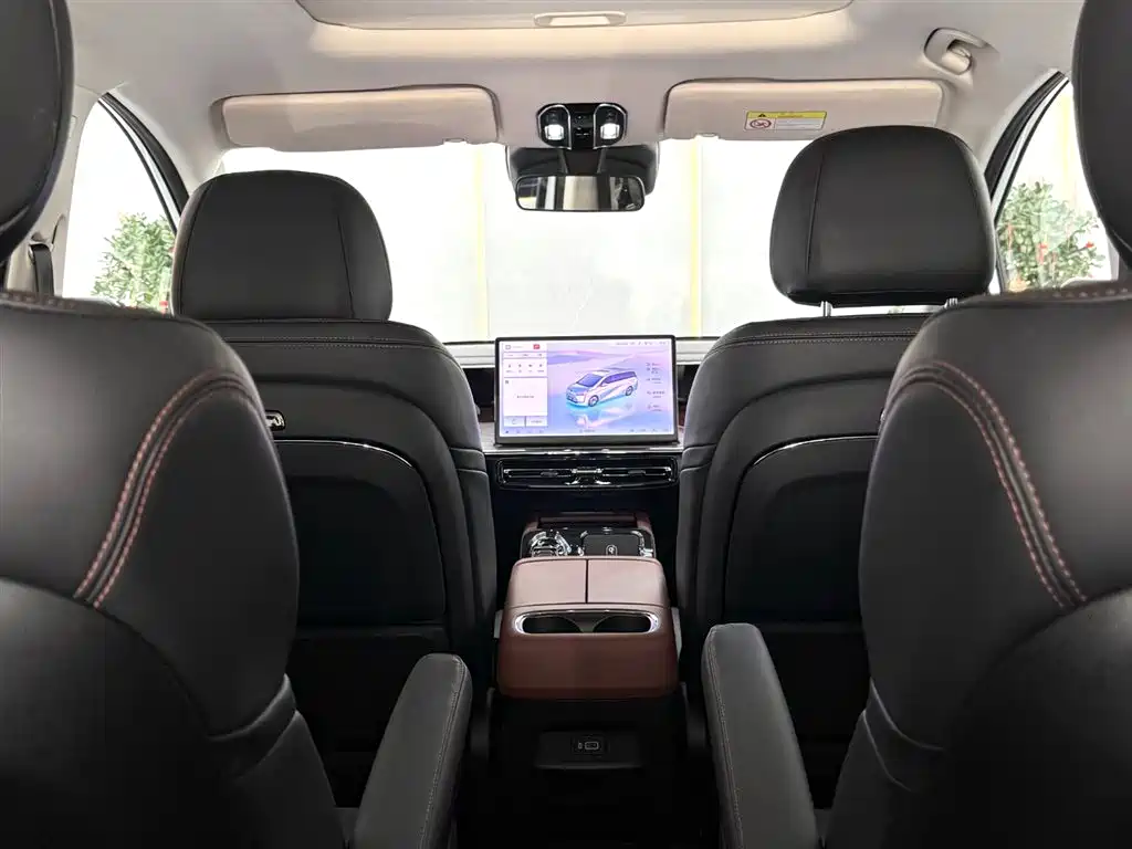 GAC Motor E8 PHEV 2025 — фото 14