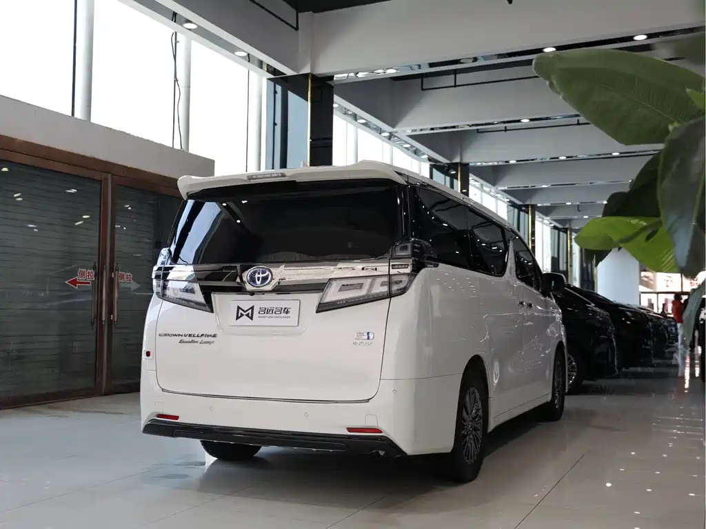 Toyota Vellfire 2023 — фото 18