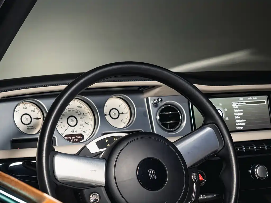 Rolls-Royce Phantom 2015 — фото 25