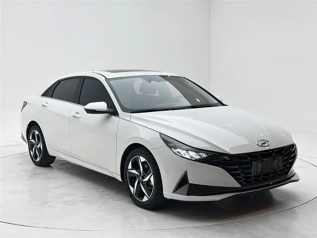 Hyundai Elantra 2022 — фото 3