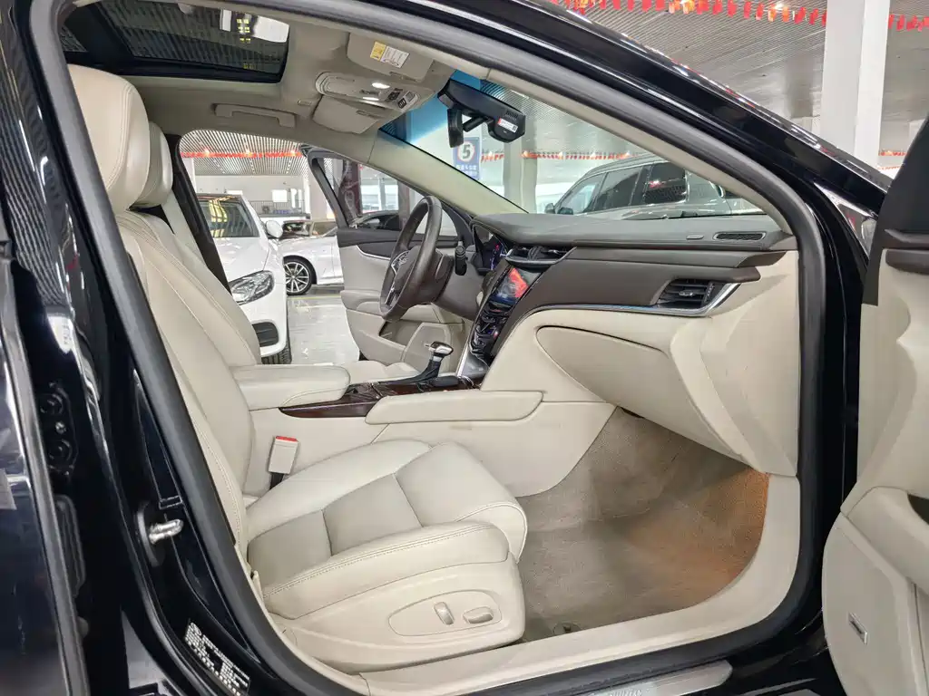 Cadillac XTS 2017 — фото 10
