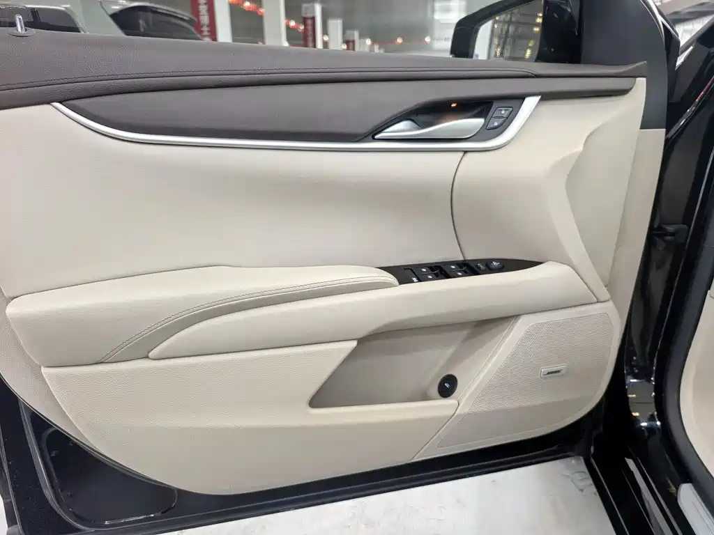 Cadillac XTS 2017 — фото 12