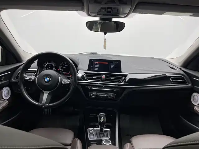 BMW 1 Series 2021 — фото 17