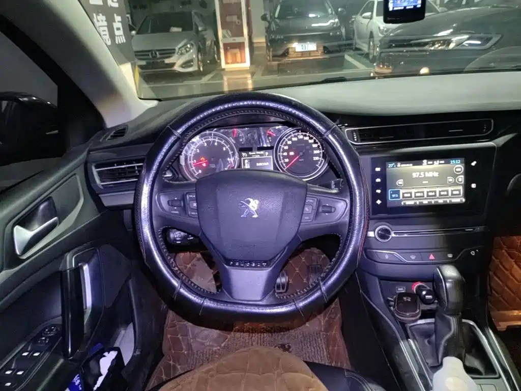 Peugeot 408 2015 — фото 11